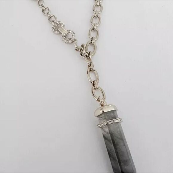 WHITE HOUSE BLACK MARKET GOLD TONE CUT CRYSTAL GREY STONE 21"-25" NECKLACE NWOT - Picture 4 of 4